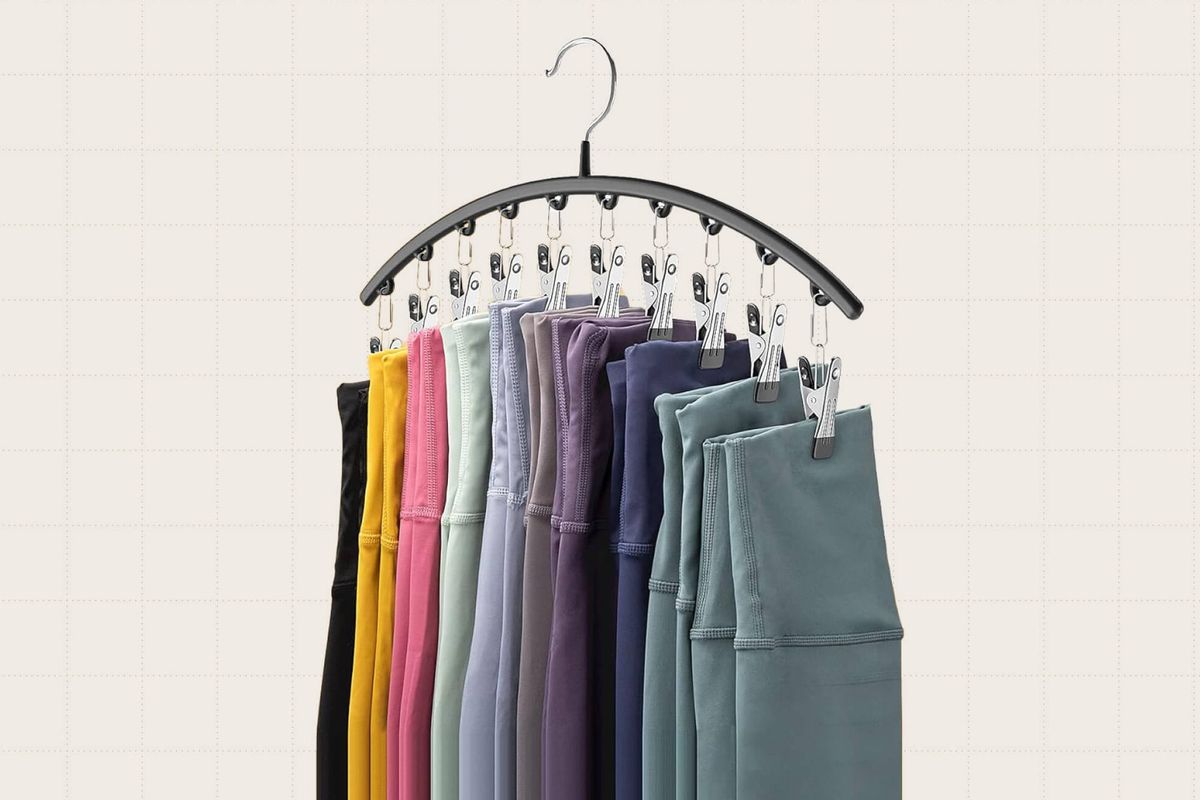 A close-up of the Volnamel Leggings Organizer, a single hanger with 10 clips for hanging up multiple pairs of leggings.