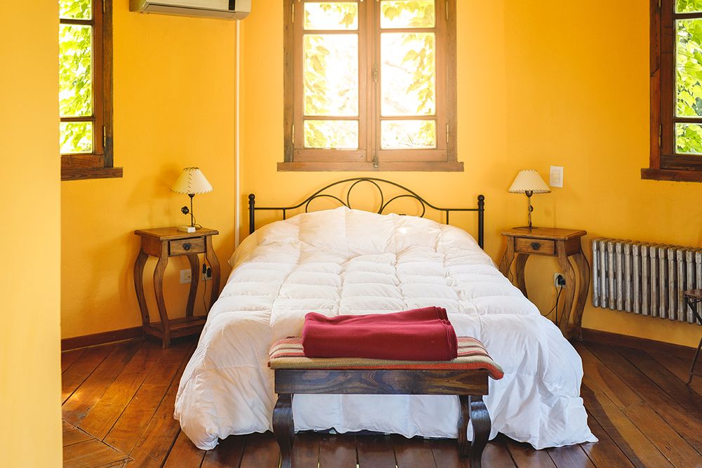 6 Paint Colors You Should Never Use in a Small Room